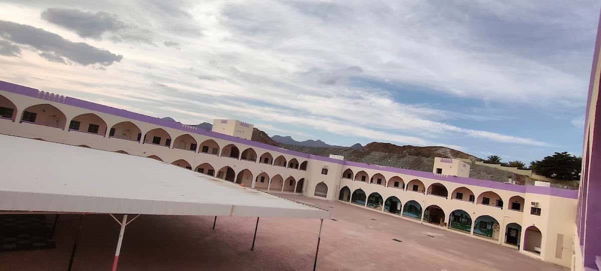 A'Nnawar Bint Malik School - Al Rustaq, Al Batinah South - School in Oman