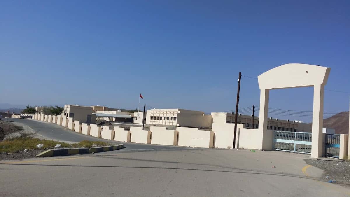 Aous Bin Thbit Primary School - Izki, Ad Dakhiliyah - School in Oman