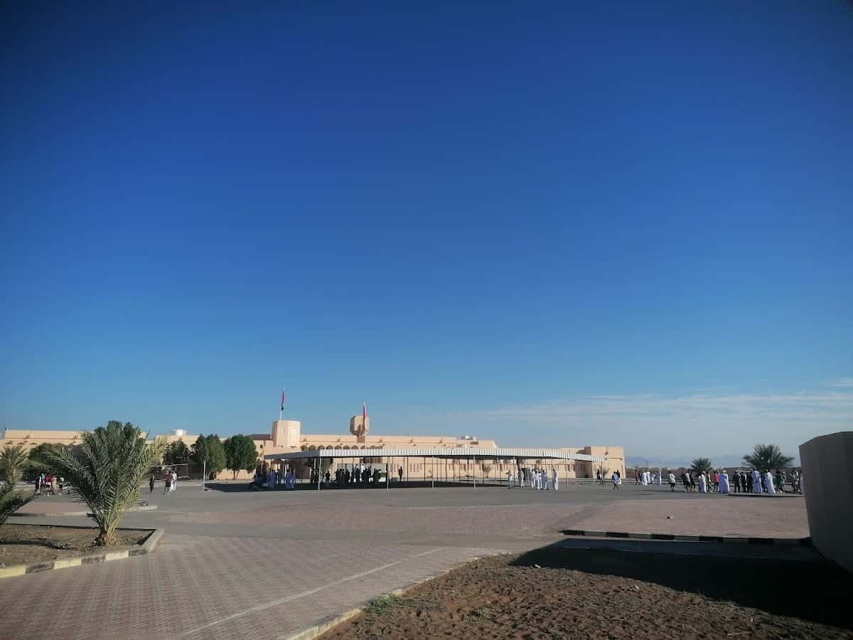 Almutanabi School - Ibra, Ash Sharqiyah North - School in Oman
