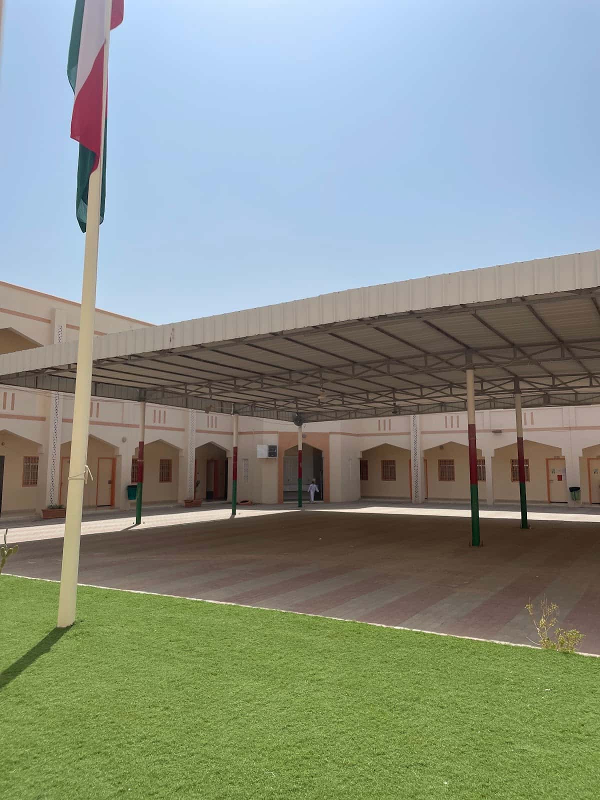 Shumoo Alghad School - Sinaw, Ash Sharqiyah North - School in Oman
