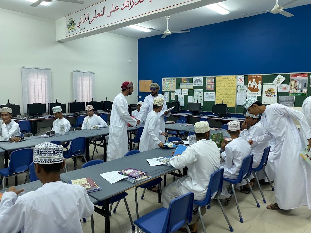 Haretha Bin Al-Nooman School - Photo 1 of 3