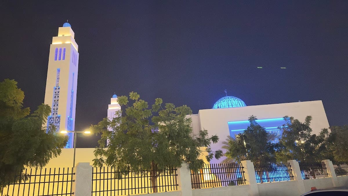 Hail Al-Awamer School - School Building