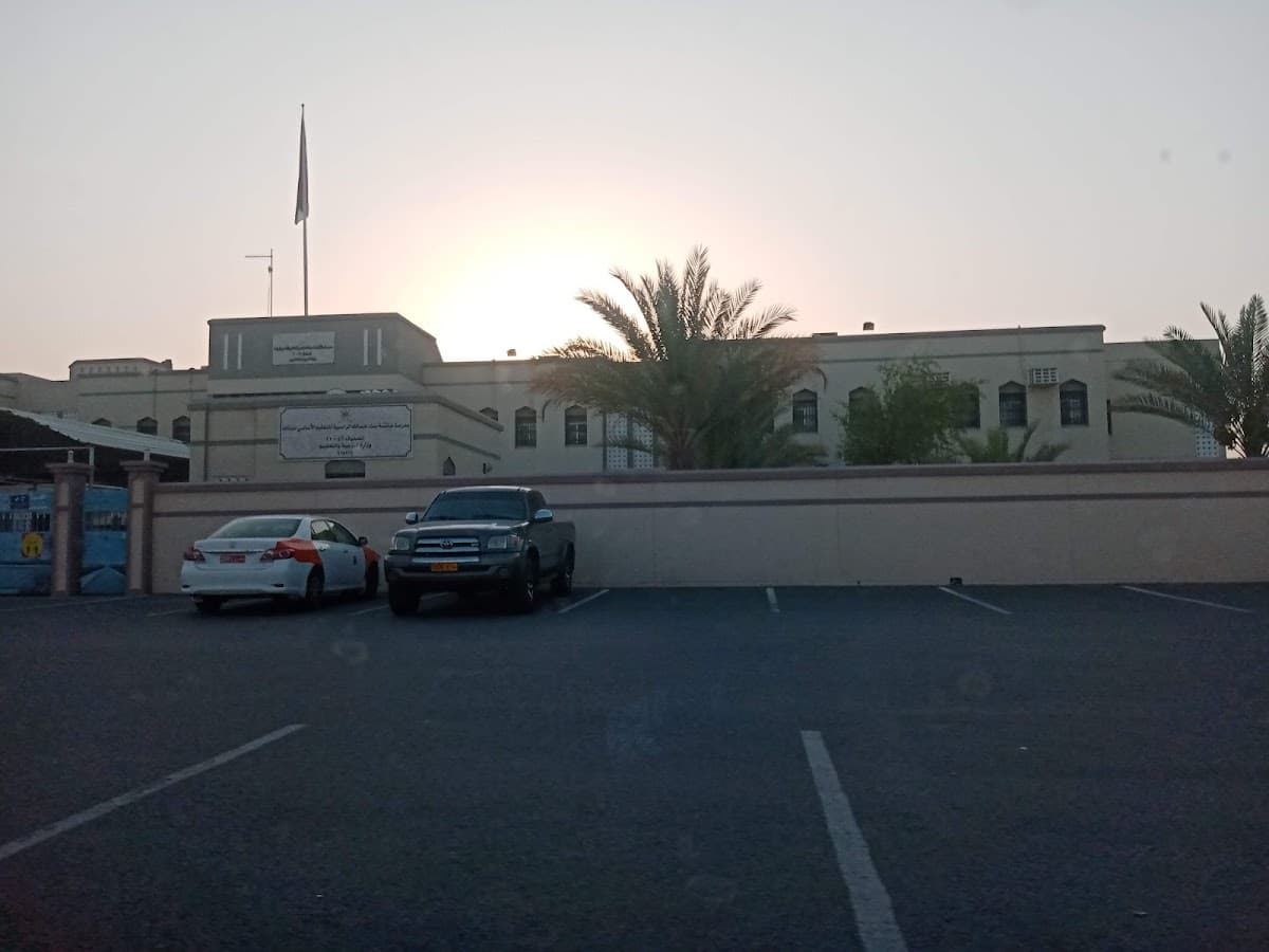 Aysha Bint Abdullah AL-Raseebiya School - Photo 2 of 3