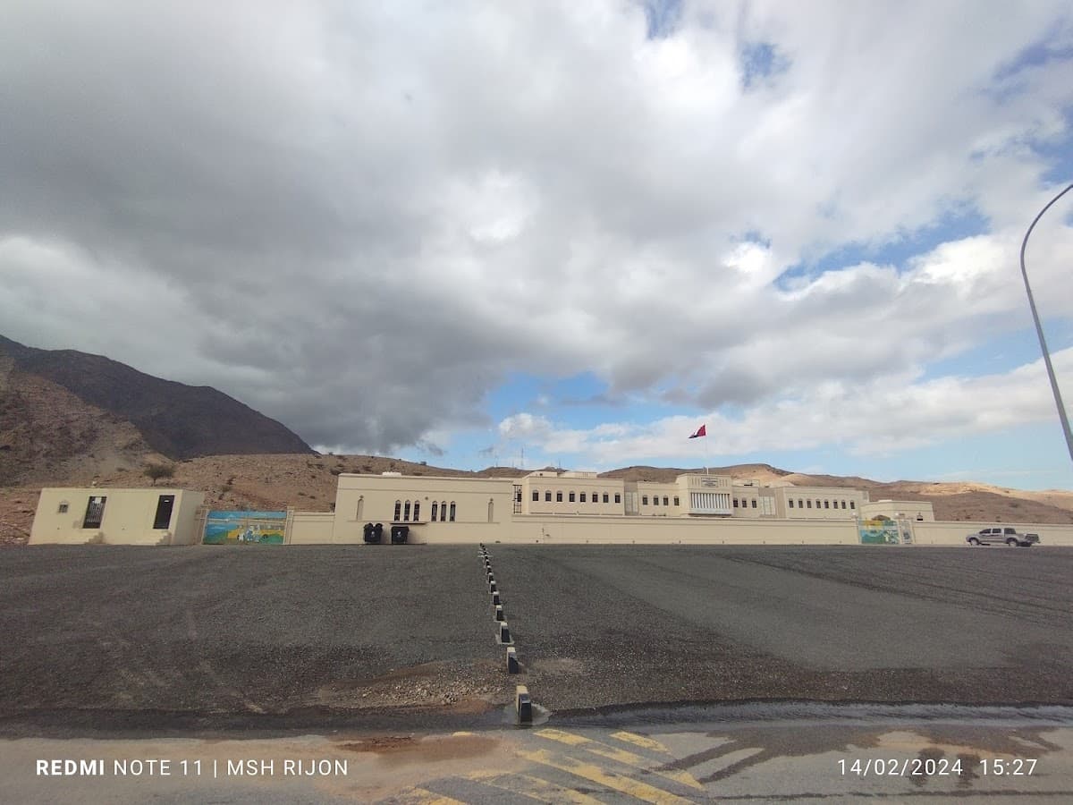 Um Al-Hakam Bint Al-Zubair For Primary Education - Photo 2 of 3