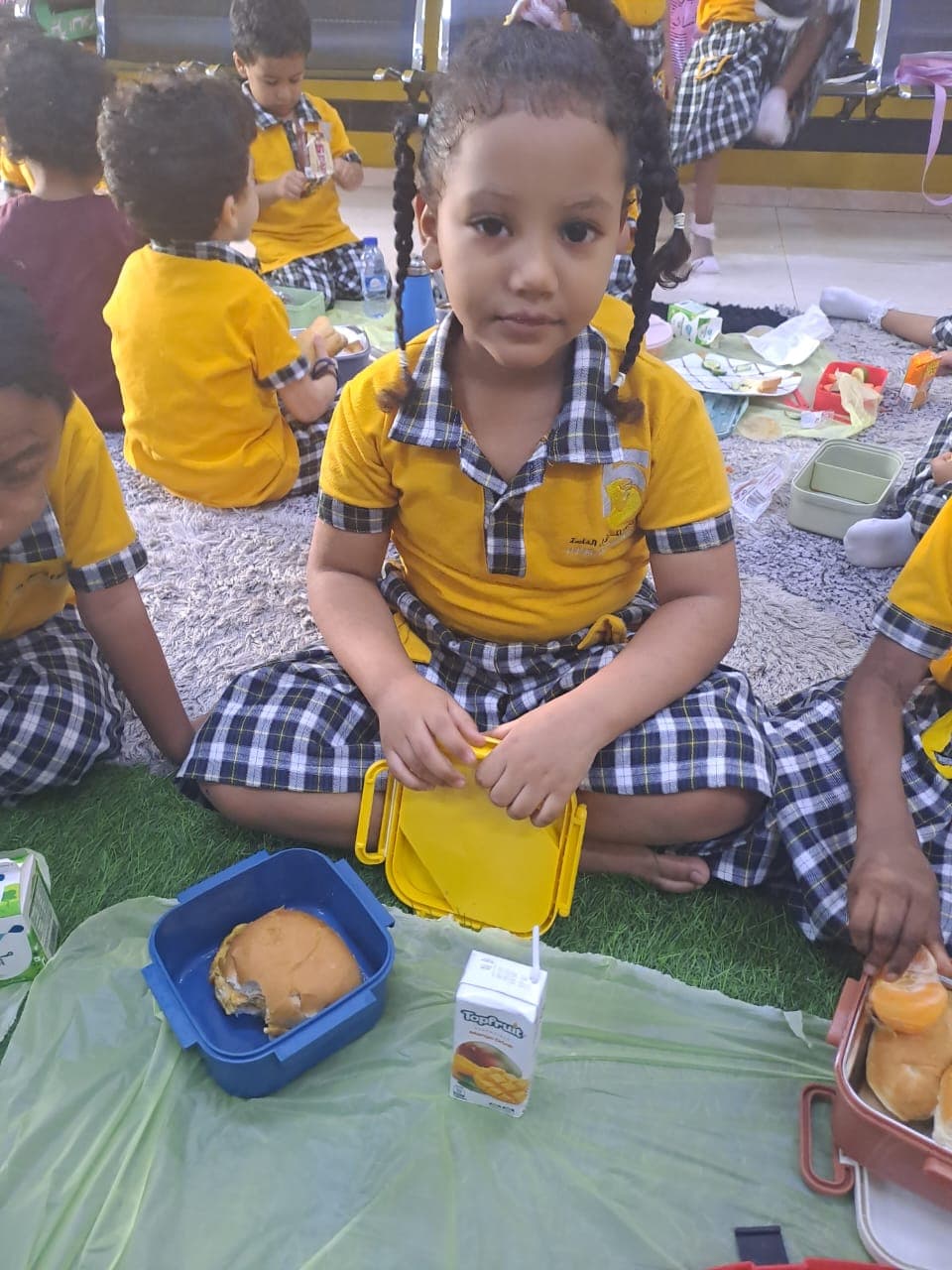 Al Nojom Al Moshriqah School - Photo 3 of 3