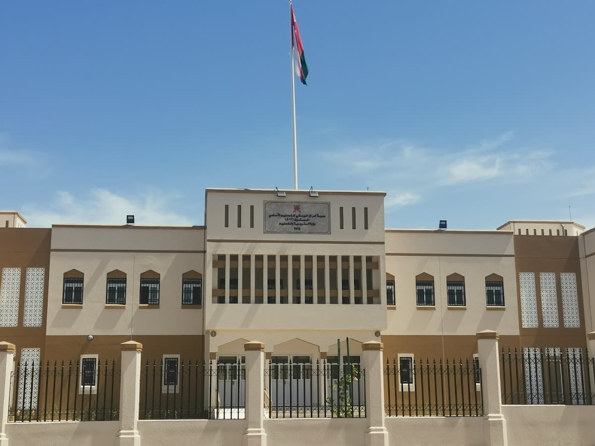 Al-Roken Al-Yamani School - Liwa, Al Batinah North - School in Oman