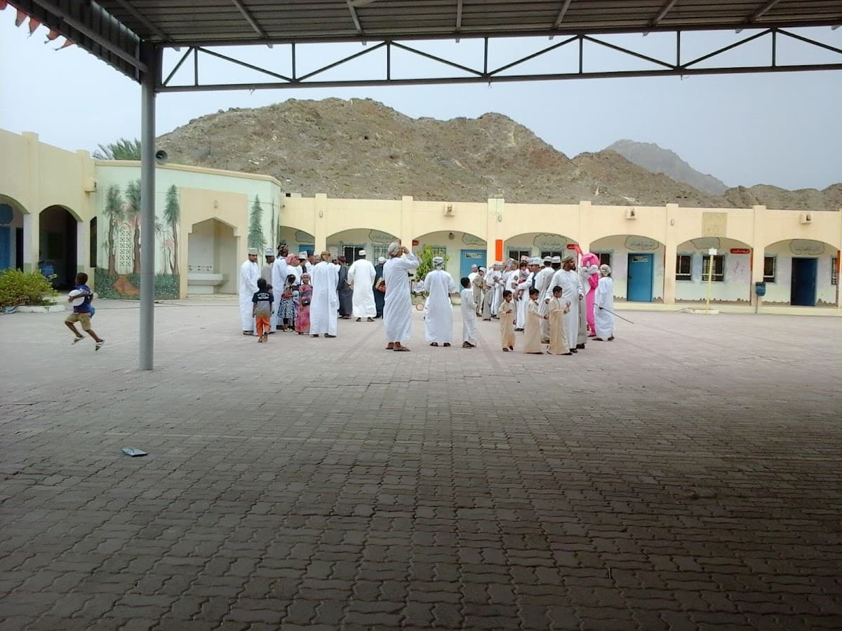 Al Hoqain School - Photo 2 of 3