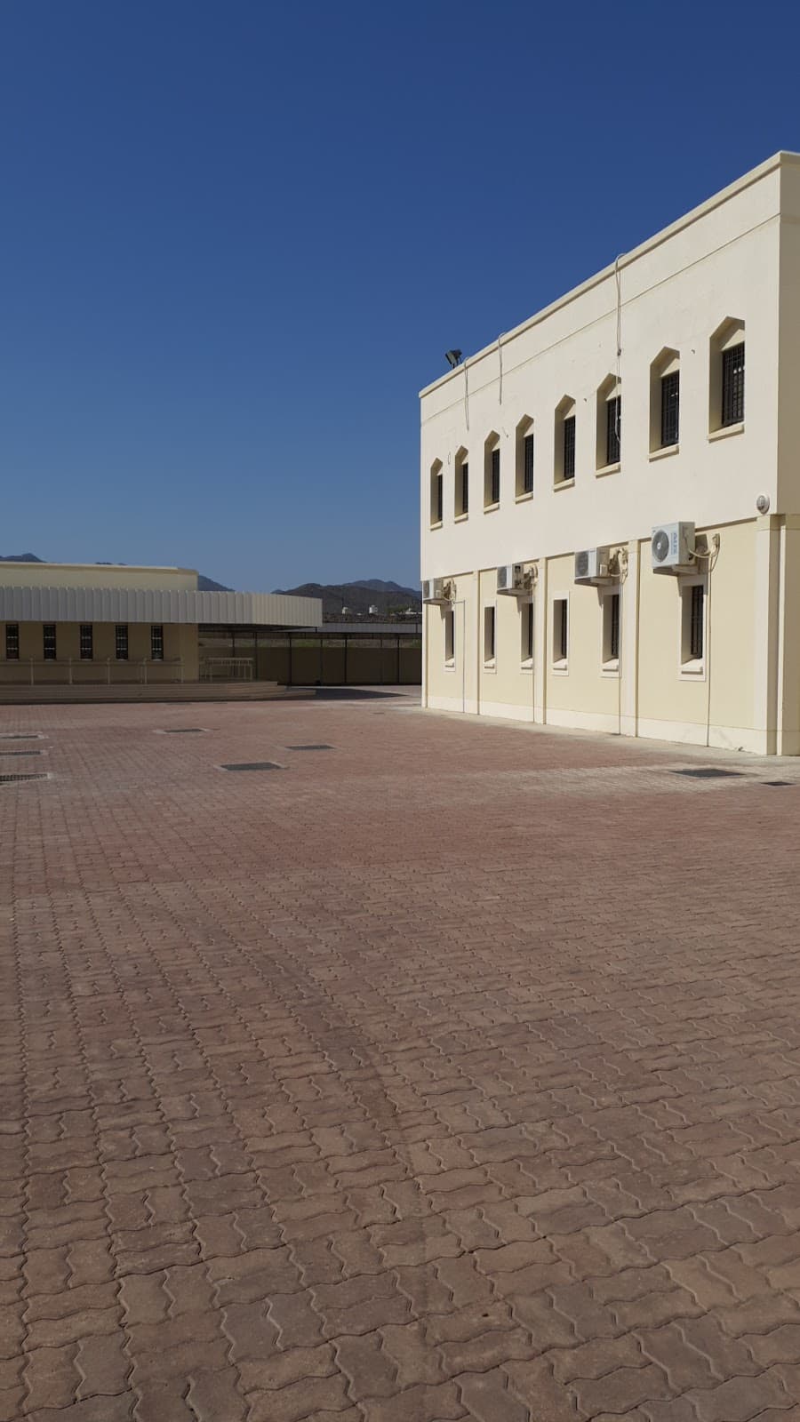 Thuwaiba AL-Aslamia School - Photo 1 of 3