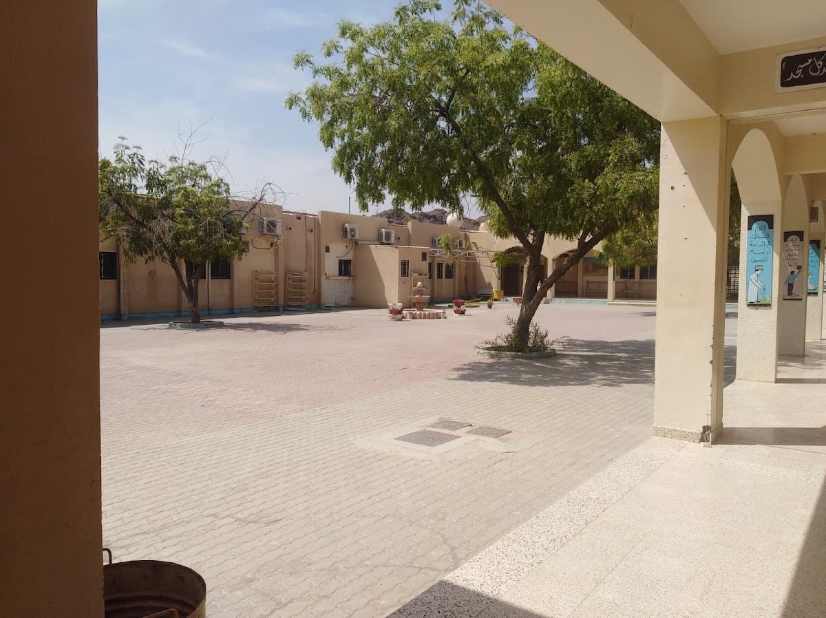 Al Bashir Bin Al Mundher For Primary Boys - School Building