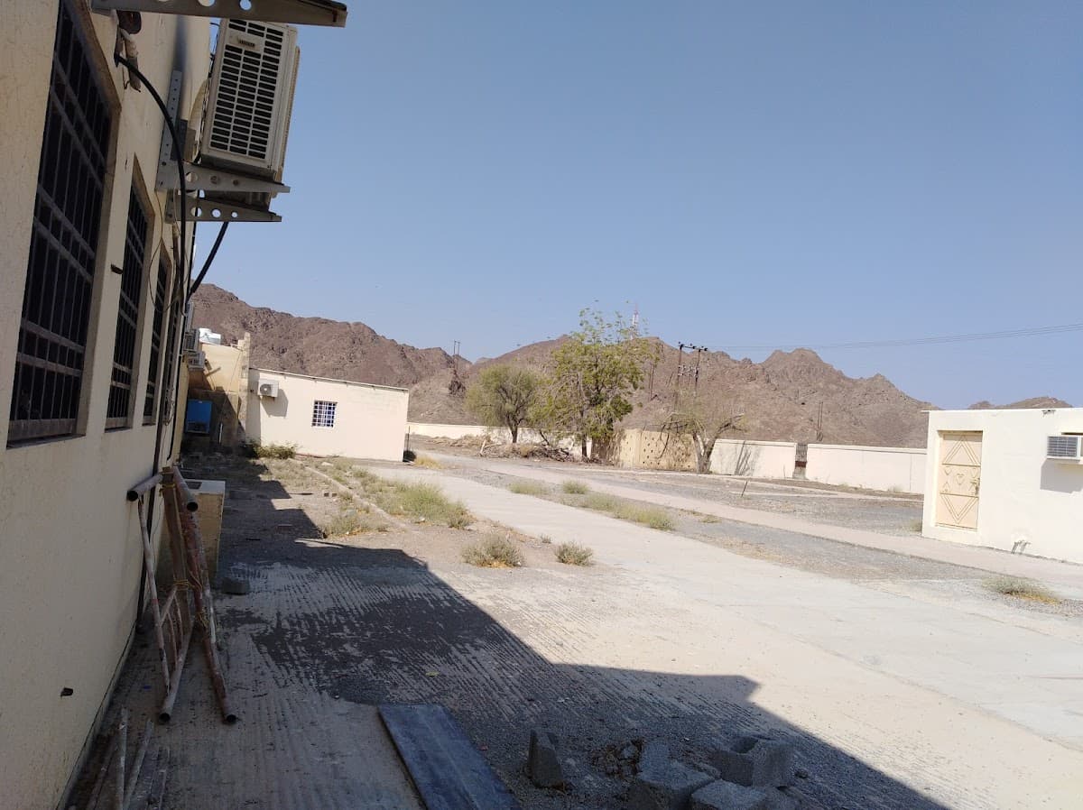 Al Bashir Bin Al Mundher School - Photo 1 of 3