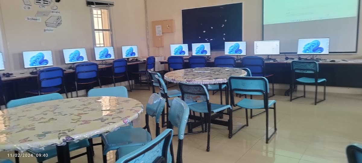 Al Wadi Al Abyadh School - Photo 3 of 3