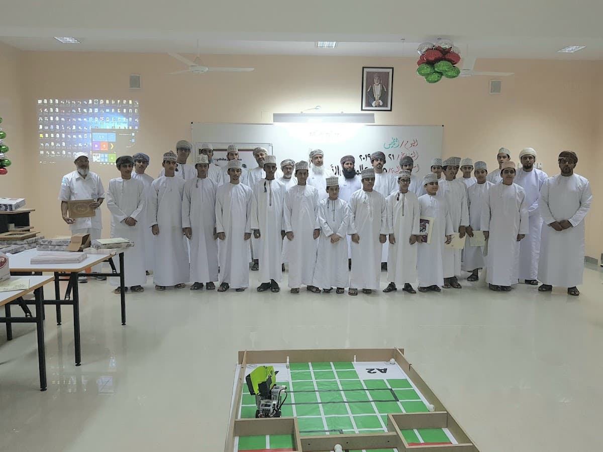 Ahmed Bin Abdullah Alkinidi For Primary Boys - Photo 2 of 3