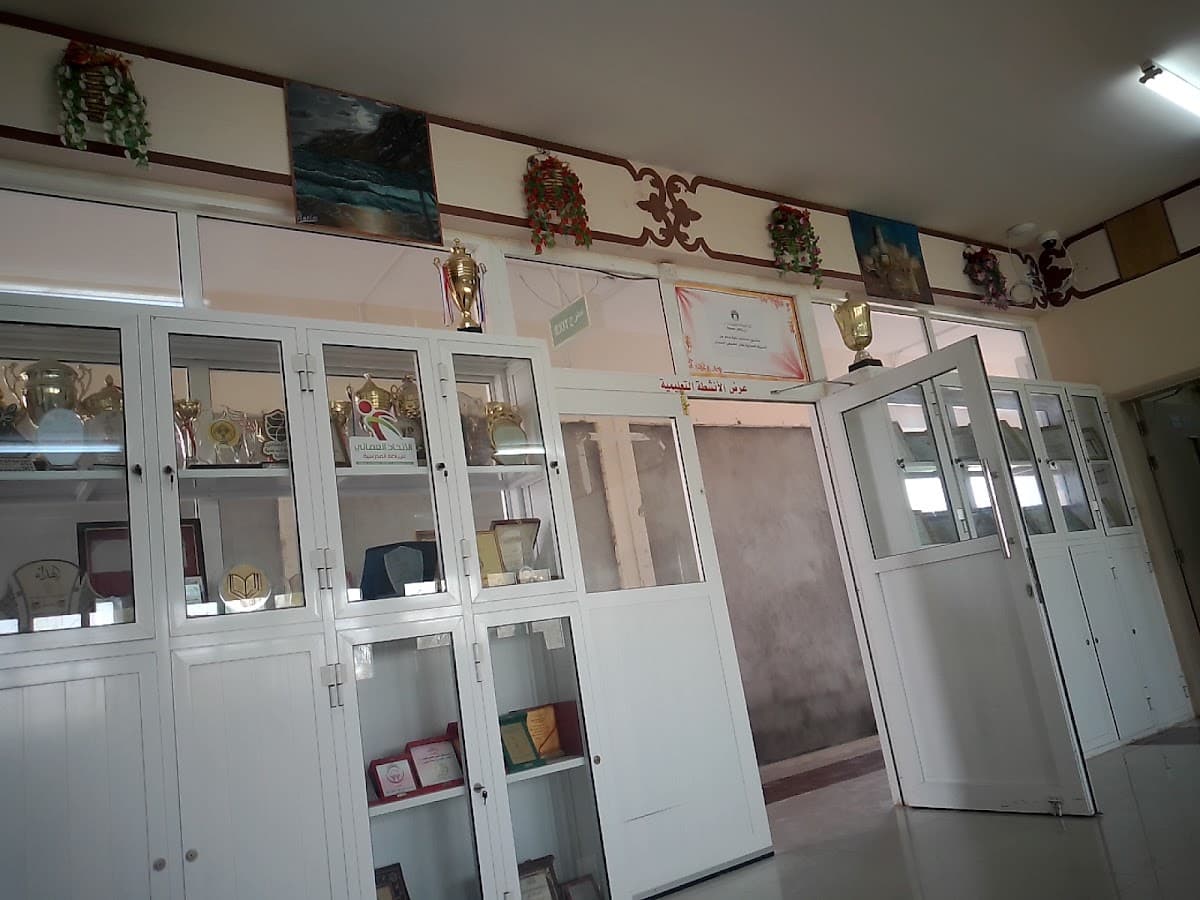 Al Shaik Ebn Barakha School - Photo 1 of 3