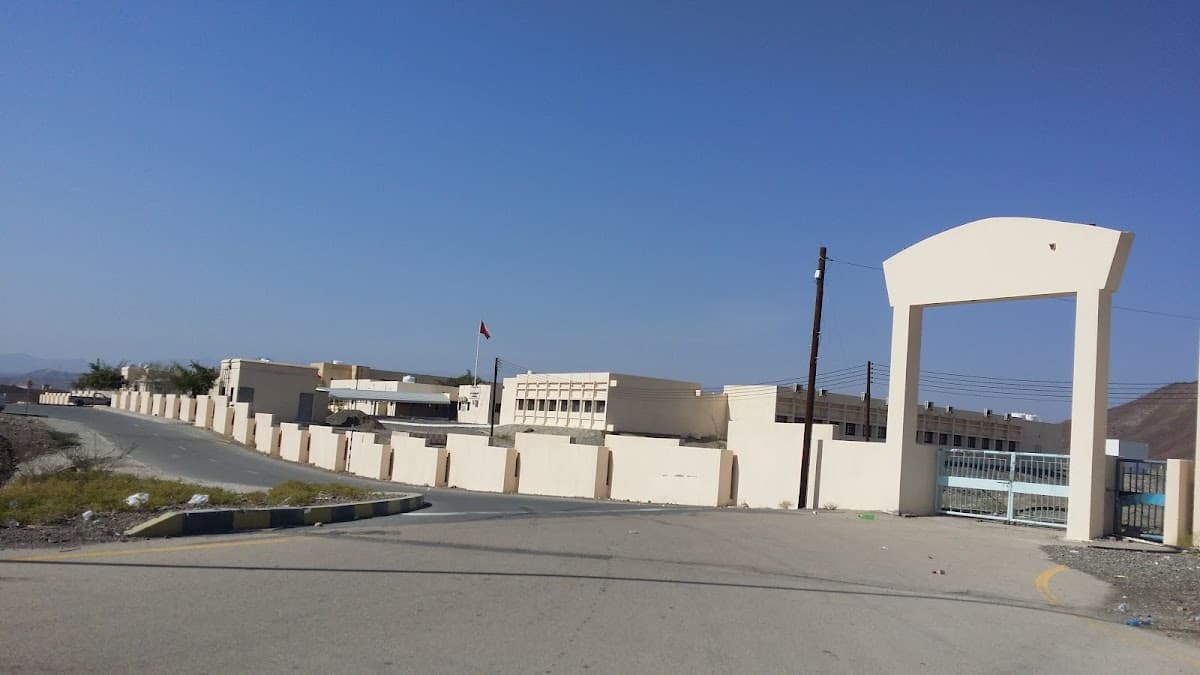 Aous Bin Thbit Primary School - Izki, Ad Dakhiliyah - School in Oman