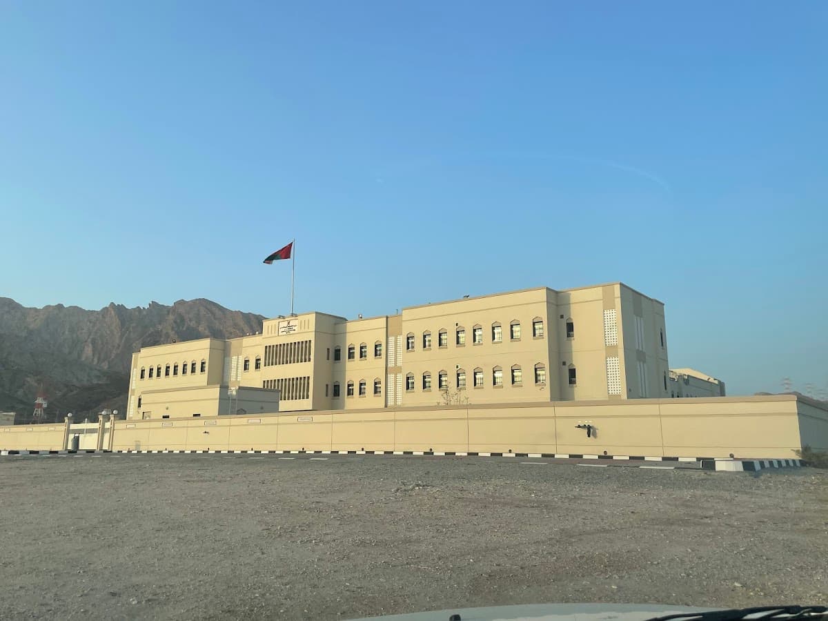 Shawamekh Al-Majd For Primary Evining - School Building