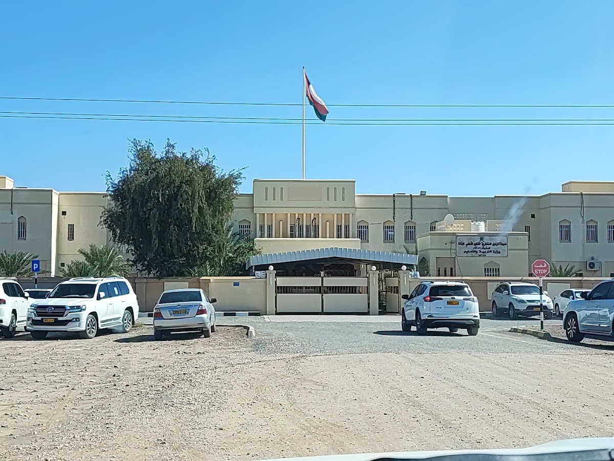 AL-Zahraa AL-Suqtariya School - Al Mudhaibi, Ash Sharqiyah North - School in Oman