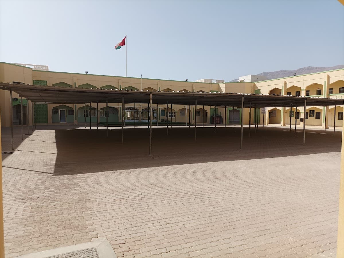 Abu Malik School - Wadi Bani Khalid, Ash Sharqiyah North - School in Oman