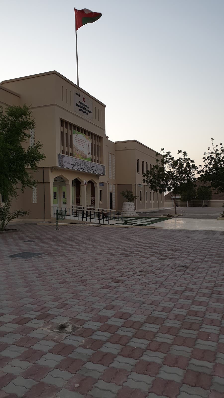 Huthyfah Bin Al yman for Primary Education - School Building