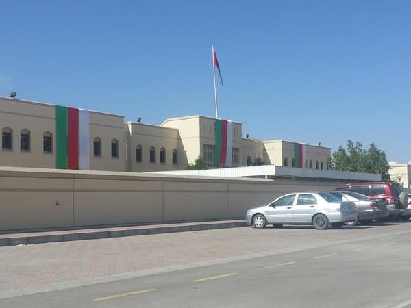 Huthyfah Bin Al yman School - Photo 1 of 3