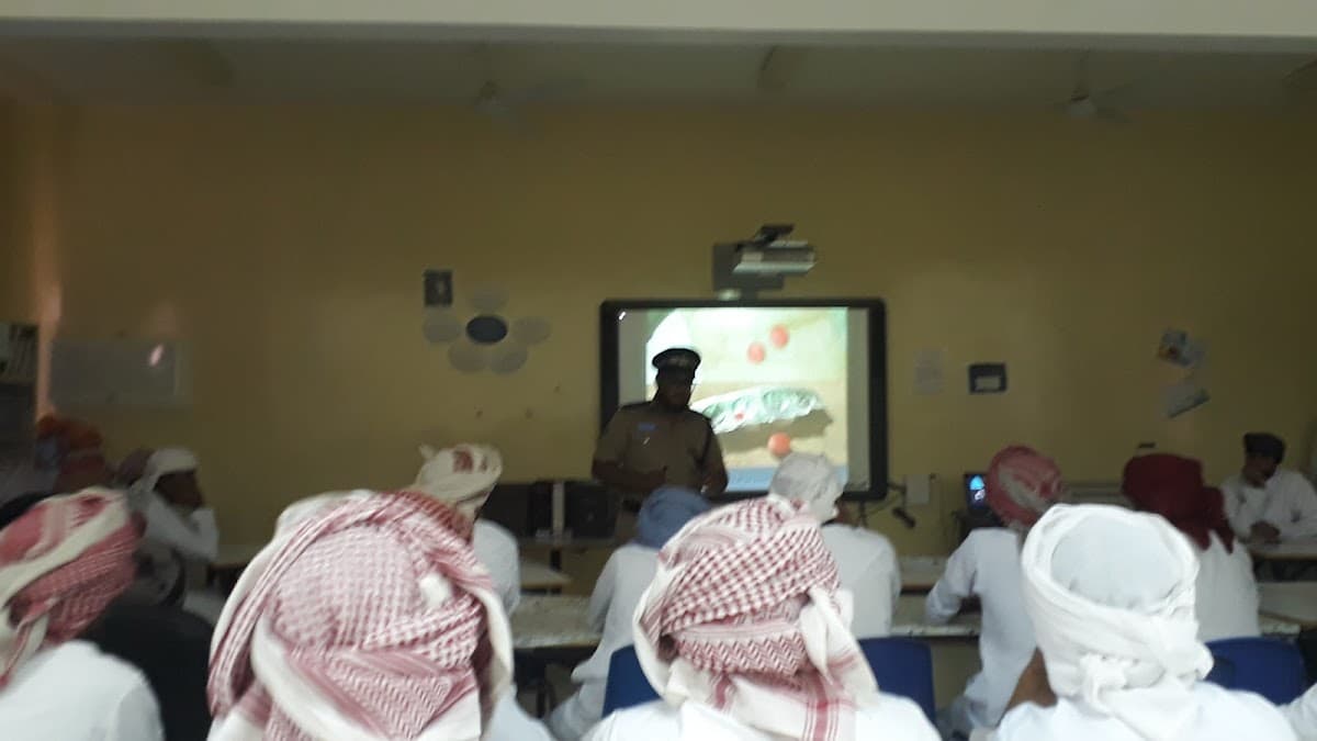 Omar Bin Abdulaziz School - Photo 1 of 3