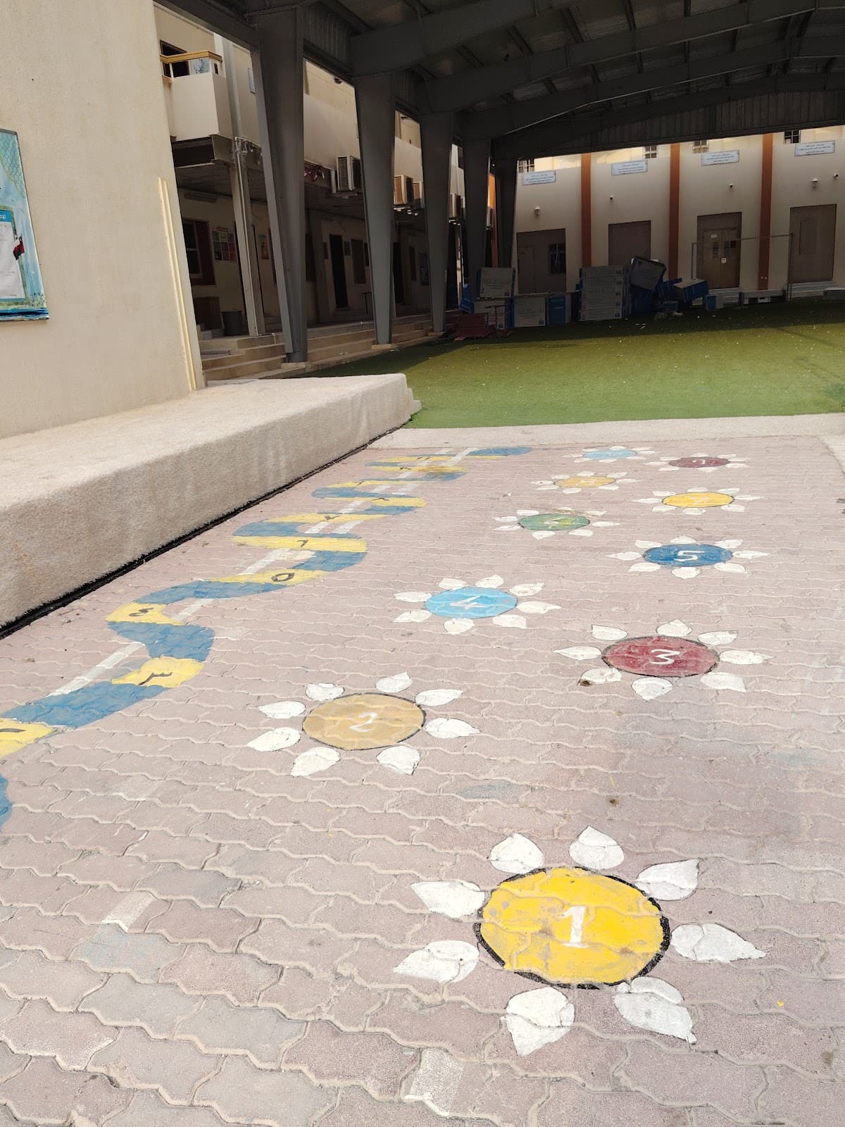 Mohammed bin Saleh Al Muntafaqi for Primary Education - Photo 4 of 3