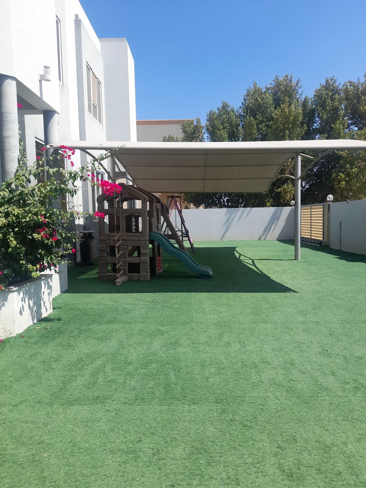 Alriyada Private School Bilingual (Kg-G12) - Photo 2 of 3